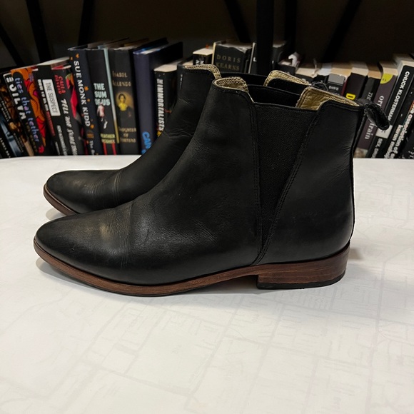 EUC Nisolo Eva Everyday Chelsea Boot | Size 8